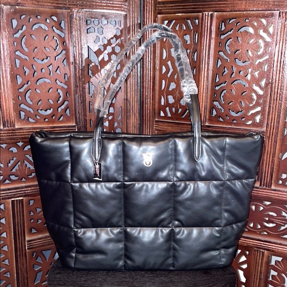 Victoria's Secret Handbags - NWT VICTORIA’S SECRET Elegant Black Quilted Tote Bag